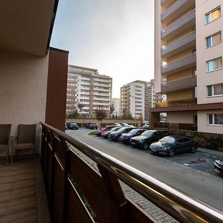 Yan Apartment - Near Mall & Free Private Parking Брашов Экстерьер фото