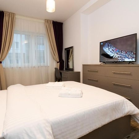 Yan Apartment - Near Mall & Free Private Parking Брашов Экстерьер фото