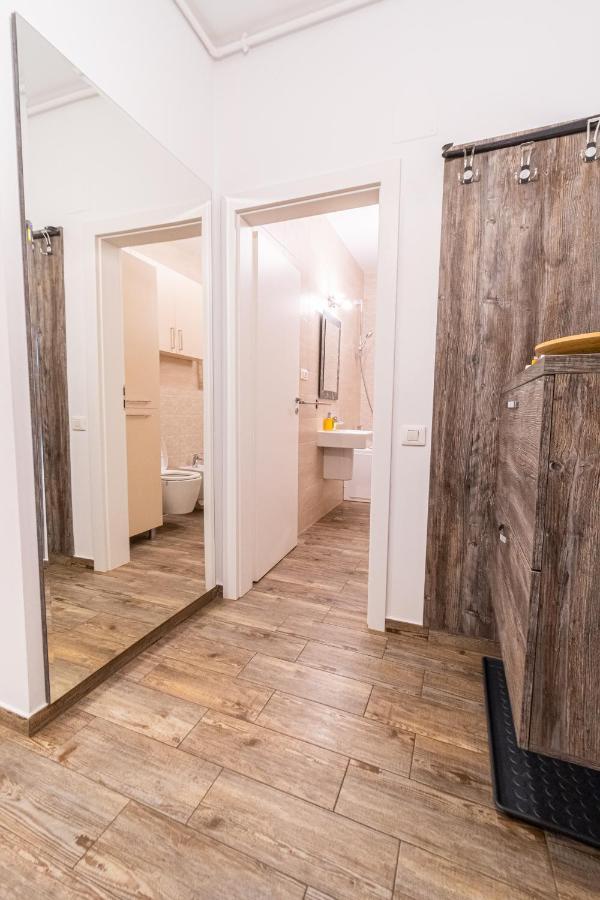 Yan Apartment - Near Mall & Free Private Parking Брашов Экстерьер фото