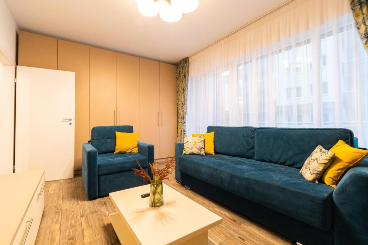 Yan Apartment - Near Mall & Free Private Parking Брашов Экстерьер фото